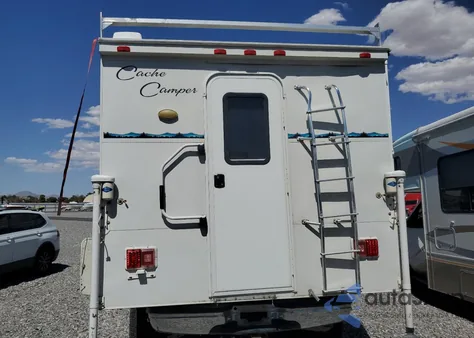 2000 Ford F350 Super Duty z USA, uszkodzony, nr VIN 1FTWX33F1YED11829